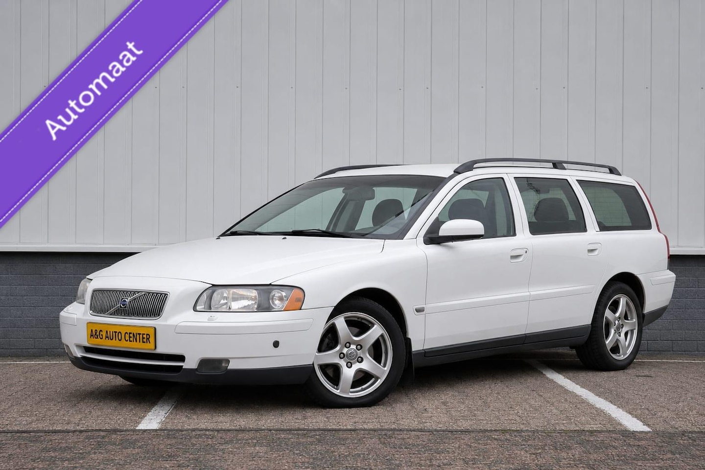 Volvo V70 - 2.5T Summum/1e Eig/Cruise/209PK/Leer/Trekhaak/16'' - AutoWereld.nl