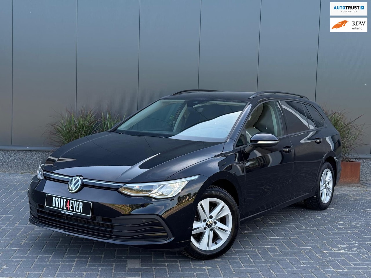 Volkswagen Golf Variant - 1.0 eTSI Life Business AUTOMAAT|CLIMATE|LED|SPORTVELGEN - AutoWereld.nl
