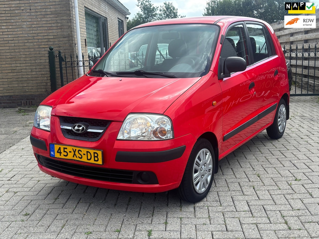Hyundai Atos - 1.1i Active Young | lage km | airco ijskoud | nieuwe apk | boekjes aanwezig ! - AutoWereld.nl