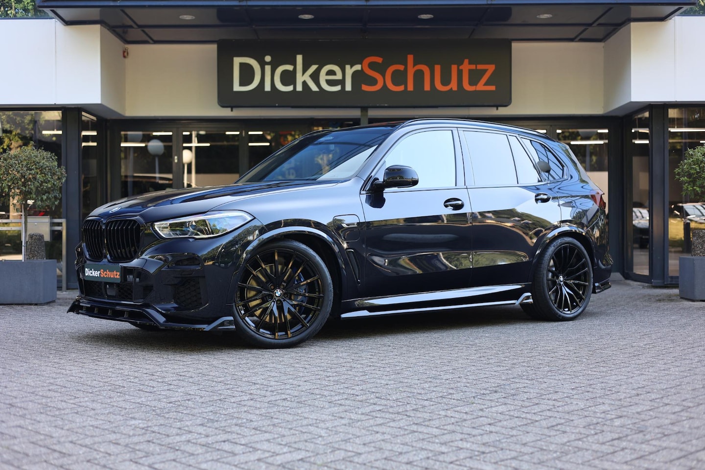 BMW X5 - xDrive45e M Sport Bodykit | Vierwielb. | Pano | Trekhaak - AutoWereld.nl