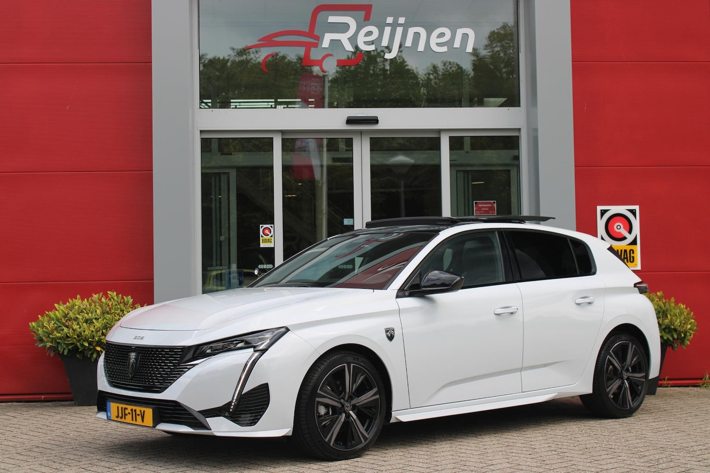 Peugeot 308 - 1.2 Hybrid 145PK AUTOMAAT GT | PANORAMA SCHUIF/KANTEL DAK | AFNEEMBARE TREKHAAK | NAVIGATI - AutoWereld.nl
