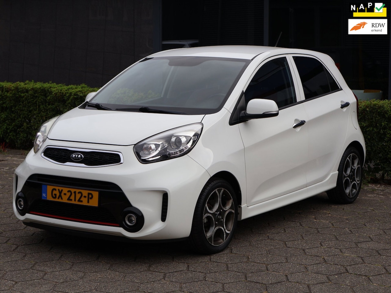 Kia Picanto - 1.2 CVVT SportsLine|Cruise|Keyless|Nav|PDC|Stoel+Stuurverwarming - AutoWereld.nl