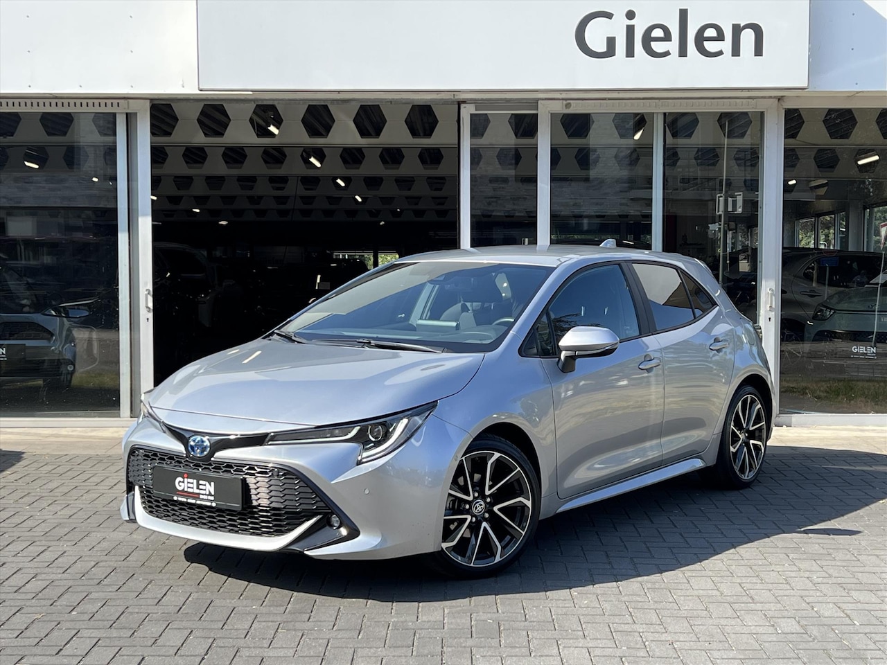 Toyota Corolla - 1.8 Hybrid Style | Dodehoekherkenning, Parkeersensoren, Stoel + Stuurverwarming, Keyless, - AutoWereld.nl