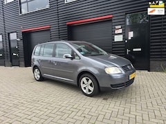 Volkswagen Touran - 1.6-16V FSI Business | AIRCO | CRUISE CONTROL | ELEC. PAKKET | BOEKJES + NAP