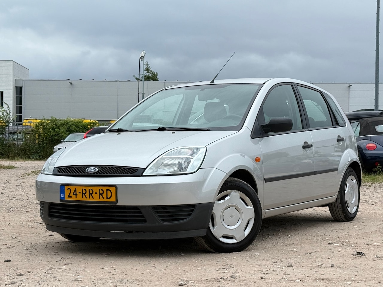 Ford Fiesta - 1.3 Ambiente/ ZEER STERK/ LAAG KM - AutoWereld.nl
