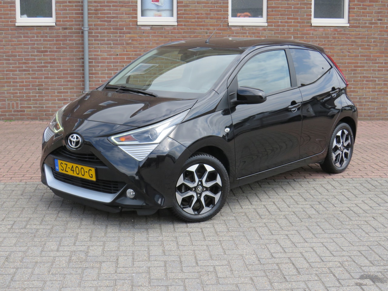 Toyota Aygo - 1.0 VVT-i x-clusiv * Rijklaarprijs incl. garantie * Airco * Camera * Lichtmetalen velgen * - AutoWereld.nl