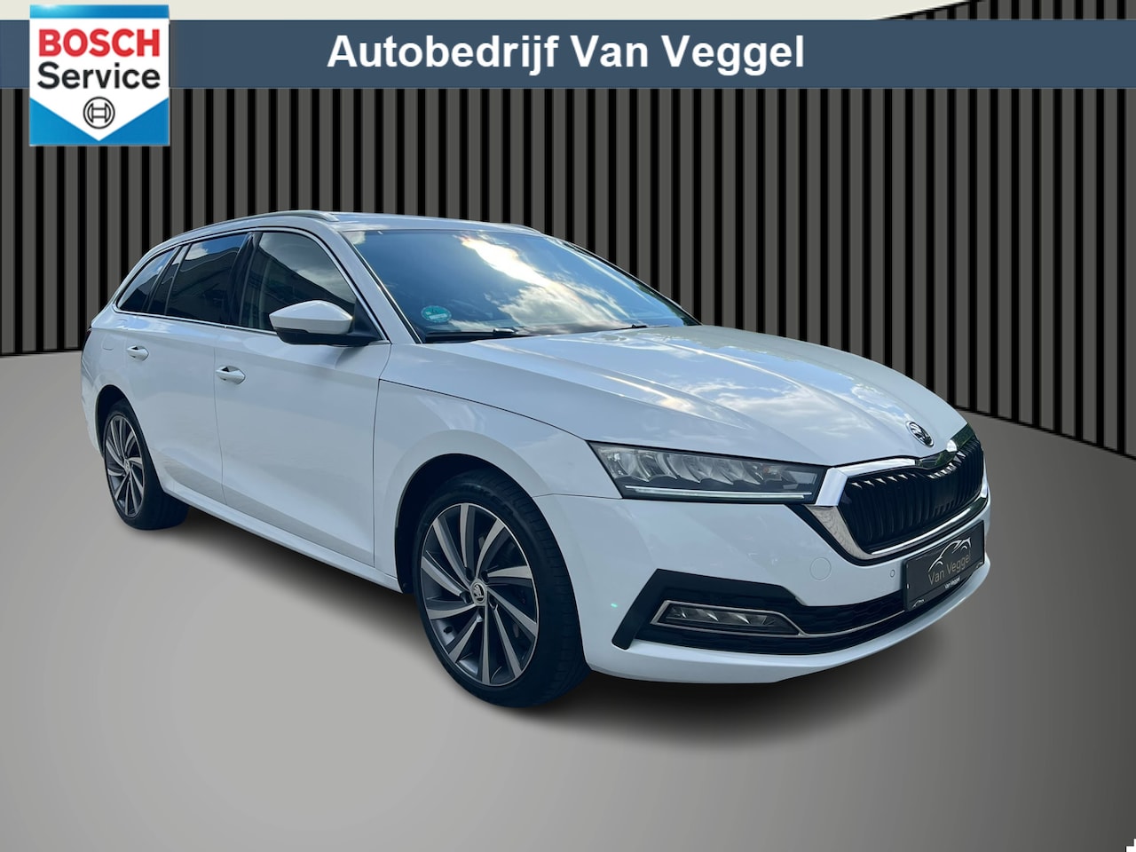 Skoda Octavia Combi - 1.4 TSI iV PHEV Sportline Business pano, virtual cockpit, memory, elek achterklep - AutoWereld.nl