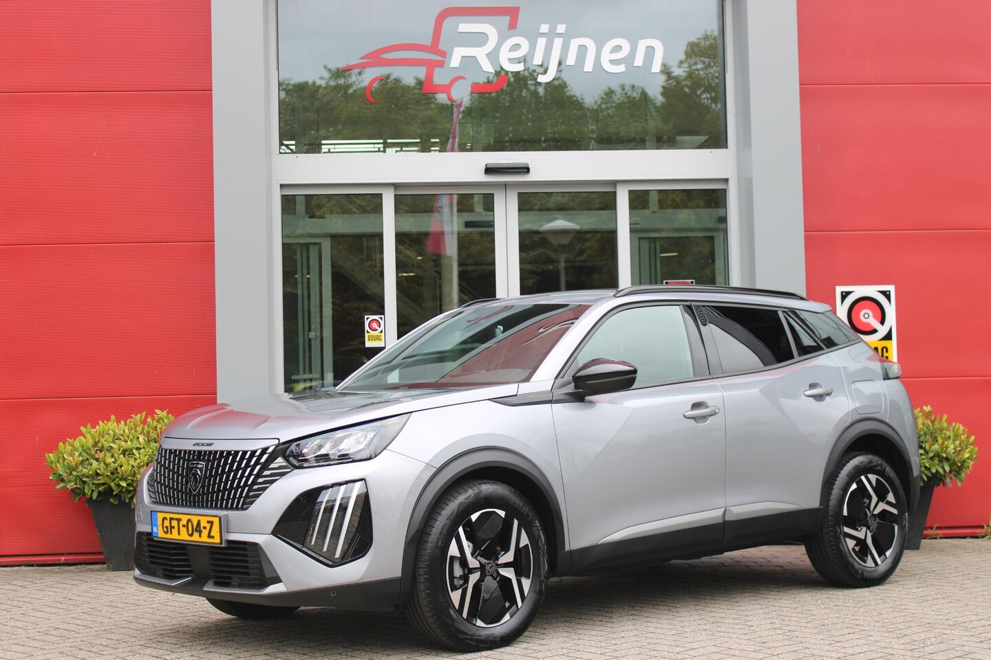 Peugeot 2008 - 1.2 100PK ALLURE | ACHTERUITRIJ CAMERA | NAVIGATIE | DRAADLOZE APPLE CARPLAY/ANDROID AUTO - AutoWereld.nl