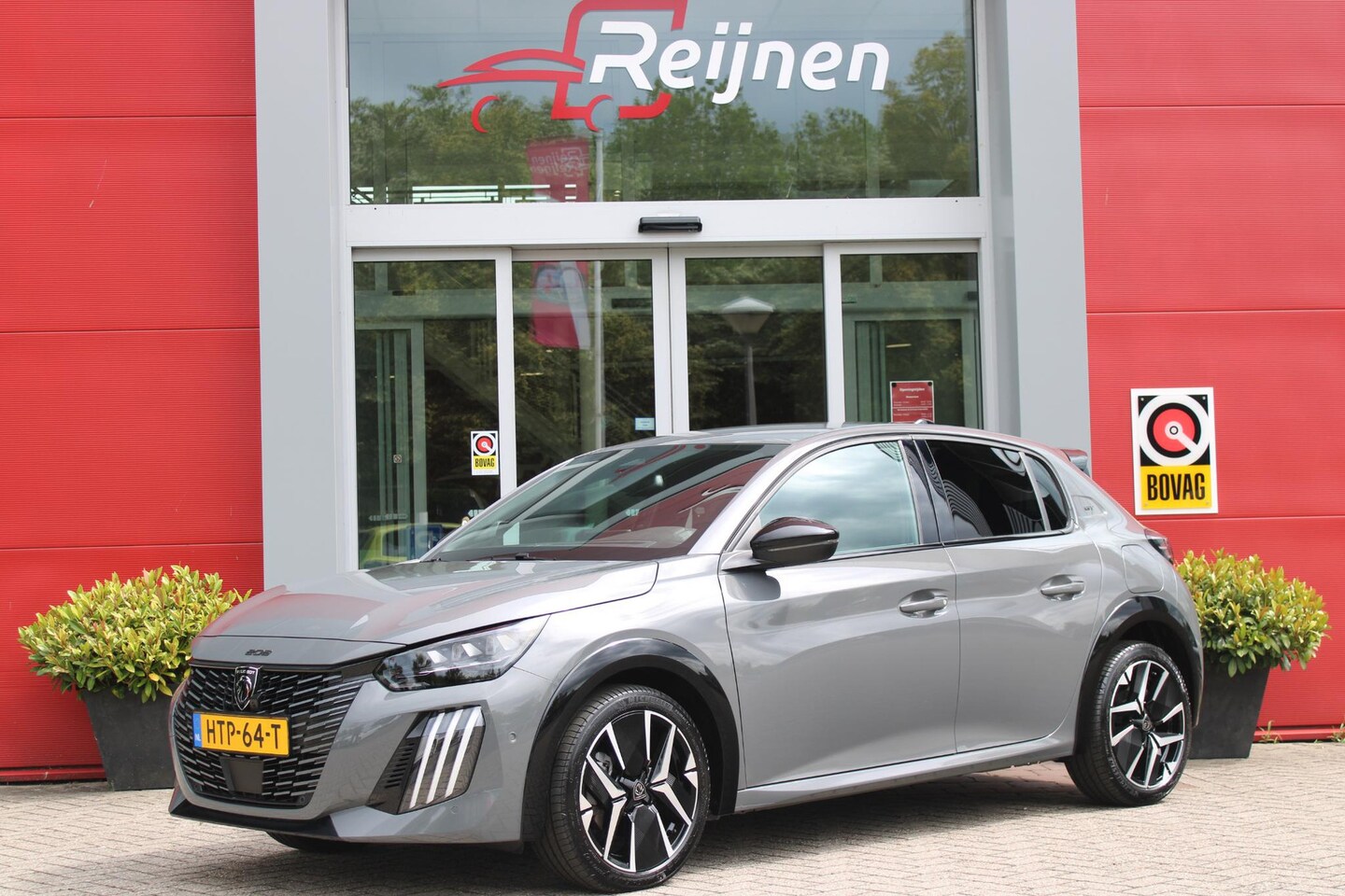Peugeot 208 - 1.2 Hybrid 145PK AUTOMAAT GT | CAMERA VOOR + ACHTER | NAVIGATIE | DRAADLOZE APPLE CARPLAY/ - AutoWereld.nl