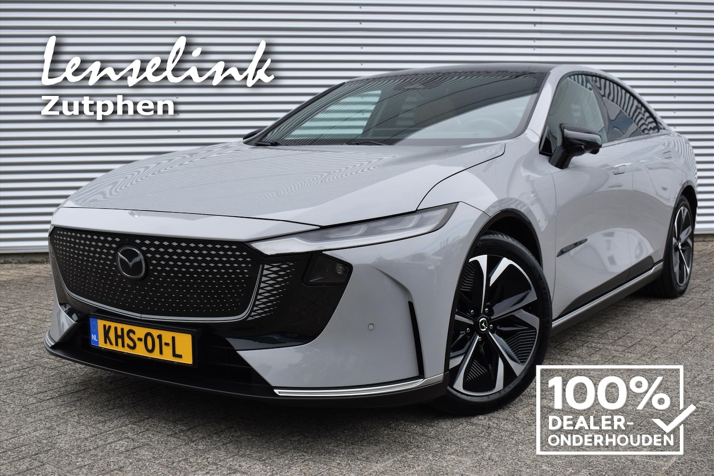 Mazda 6e - 68.8kWh 258pk RWD TAKUMI PLUS | Tan Nappa leder & suede interieur met zwarte hemelkleding - AutoWereld.nl