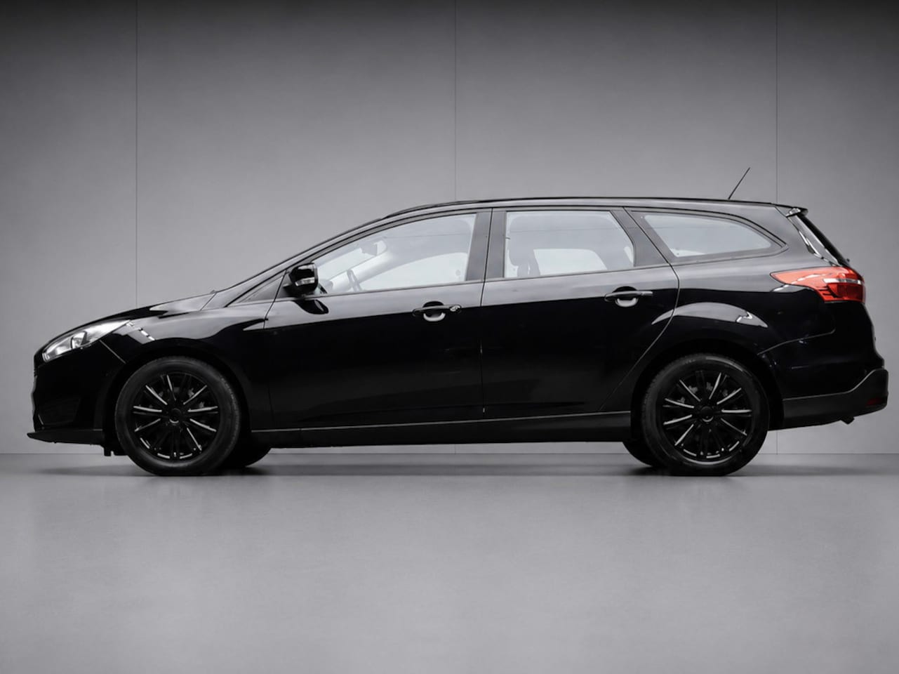 Ford Focus Wagon - 1.0 Sport Black Edition (APPLE CARPLAY,NAVI,CRUISE,SPORTSTOELEN,LM VELGEN,PDC,GETINT,NETTE - AutoWereld.nl
