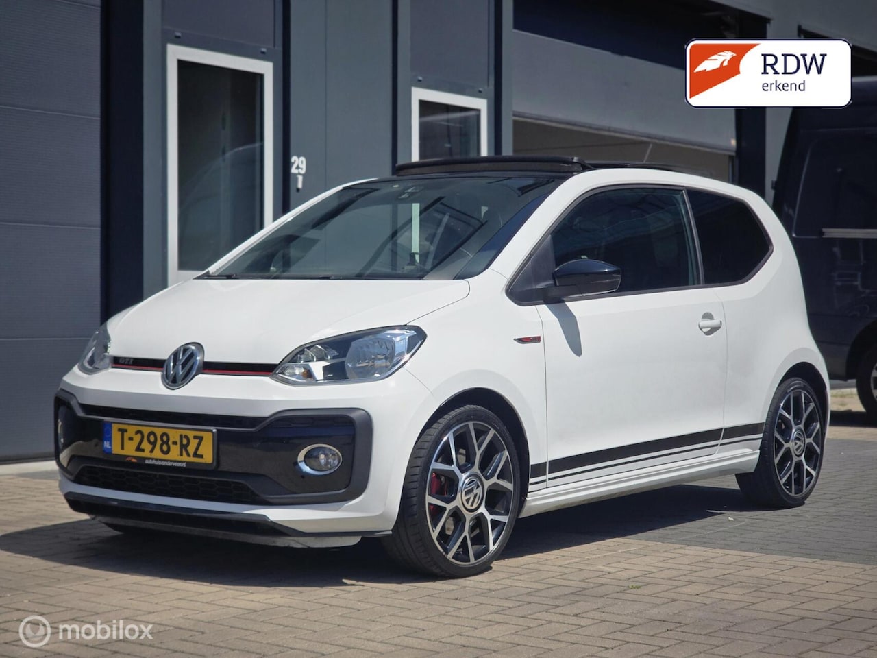 Volkswagen Up! - 1.0 TSI GTI 116PK Pano|Beats|cruise|stoelverwarming - AutoWereld.nl