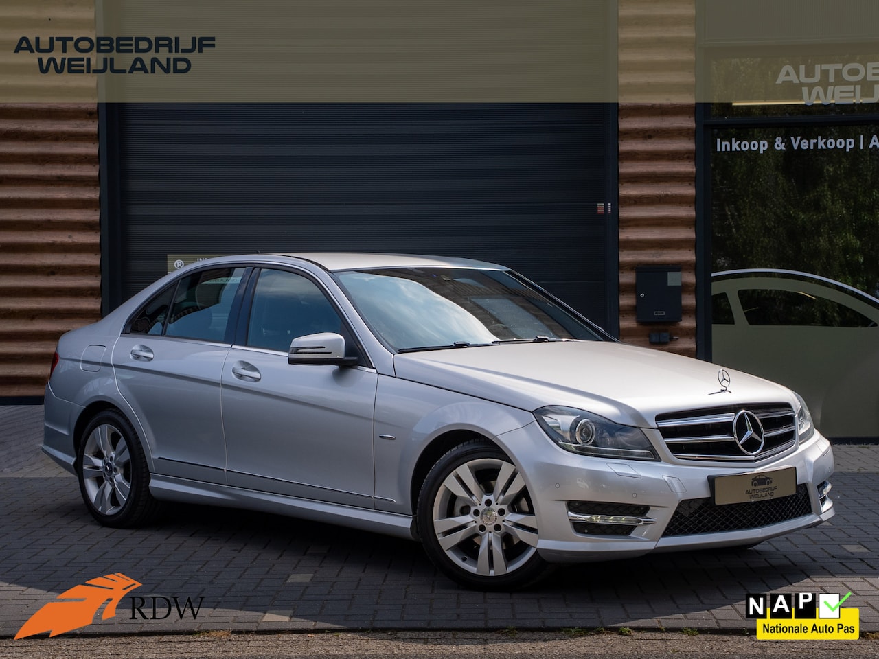 Mercedes-Benz C-klasse - 180 Ambition Avantgarde AMG-line NIEUWSTAAT I AMG-line I Trekhaak I 1800kg I Leer I Navi I - AutoWereld.nl