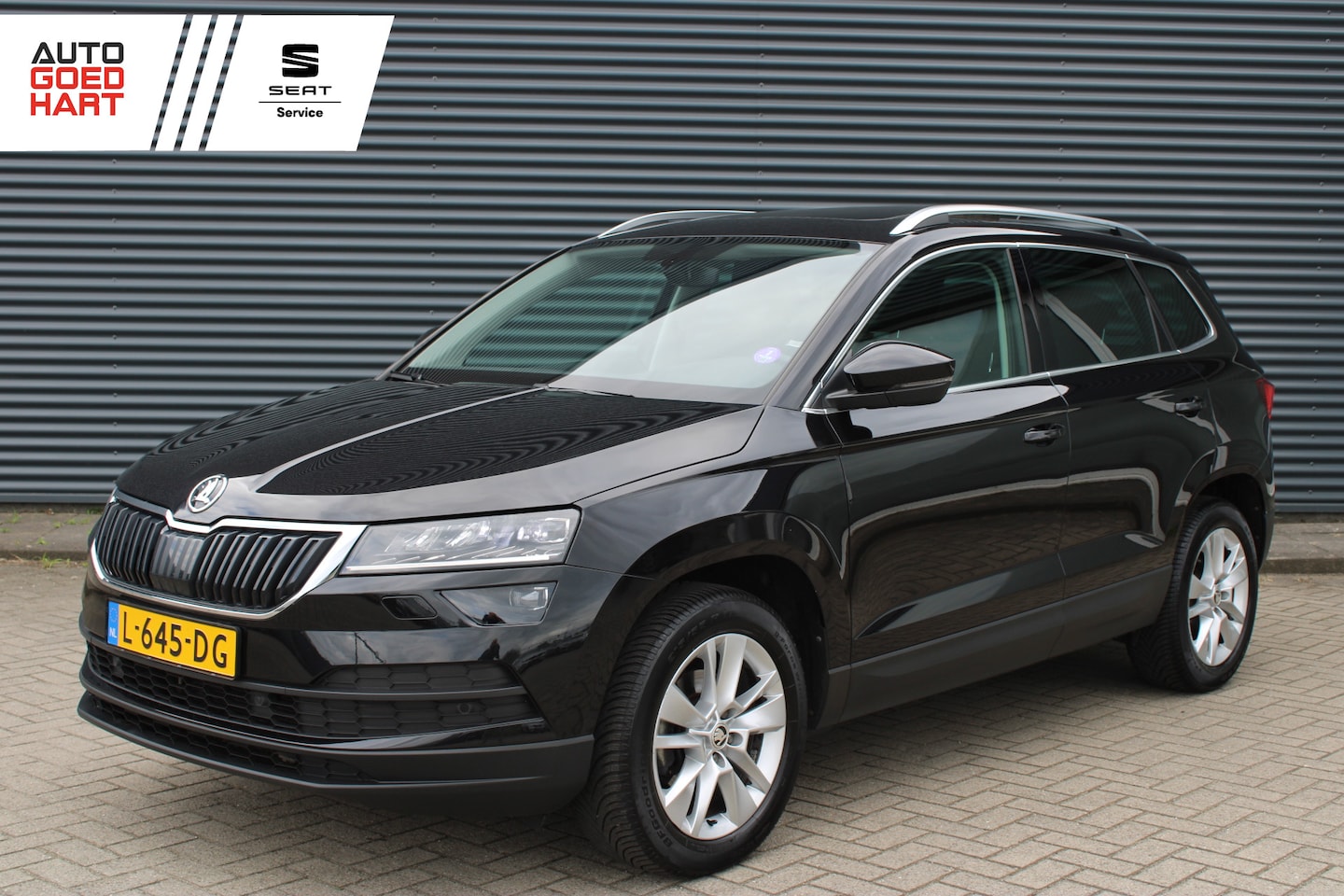 Skoda Karoq - 1.5 TSI ACT Business Ed. Plus Panoramadak Camera Zwenk-Trekhaak Full-Led - AutoWereld.nl