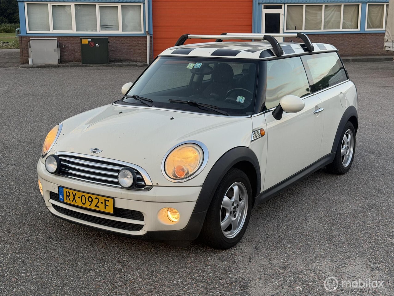 MINI Clubman - 1.6 Cooper D / 90.828 km - AutoWereld.nl