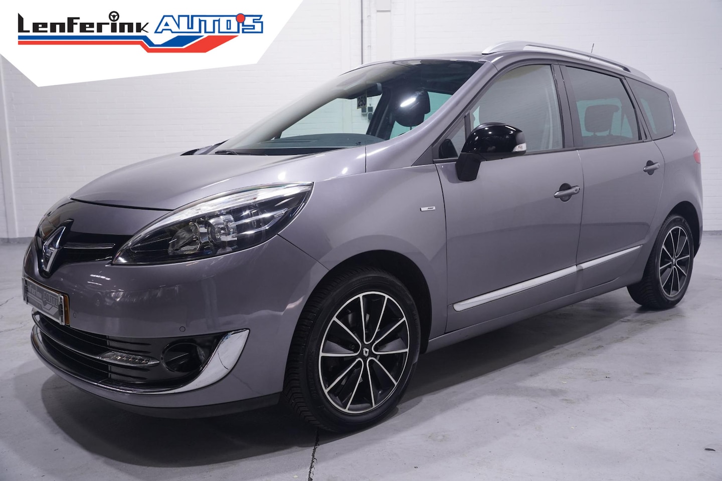 Renault Grand Scénic - 1.2 TCe Bose 2e eigen. Navigatie pano-dak 17"-lmv PDC v+a 4-seizoenen banden half-lederen - AutoWereld.nl