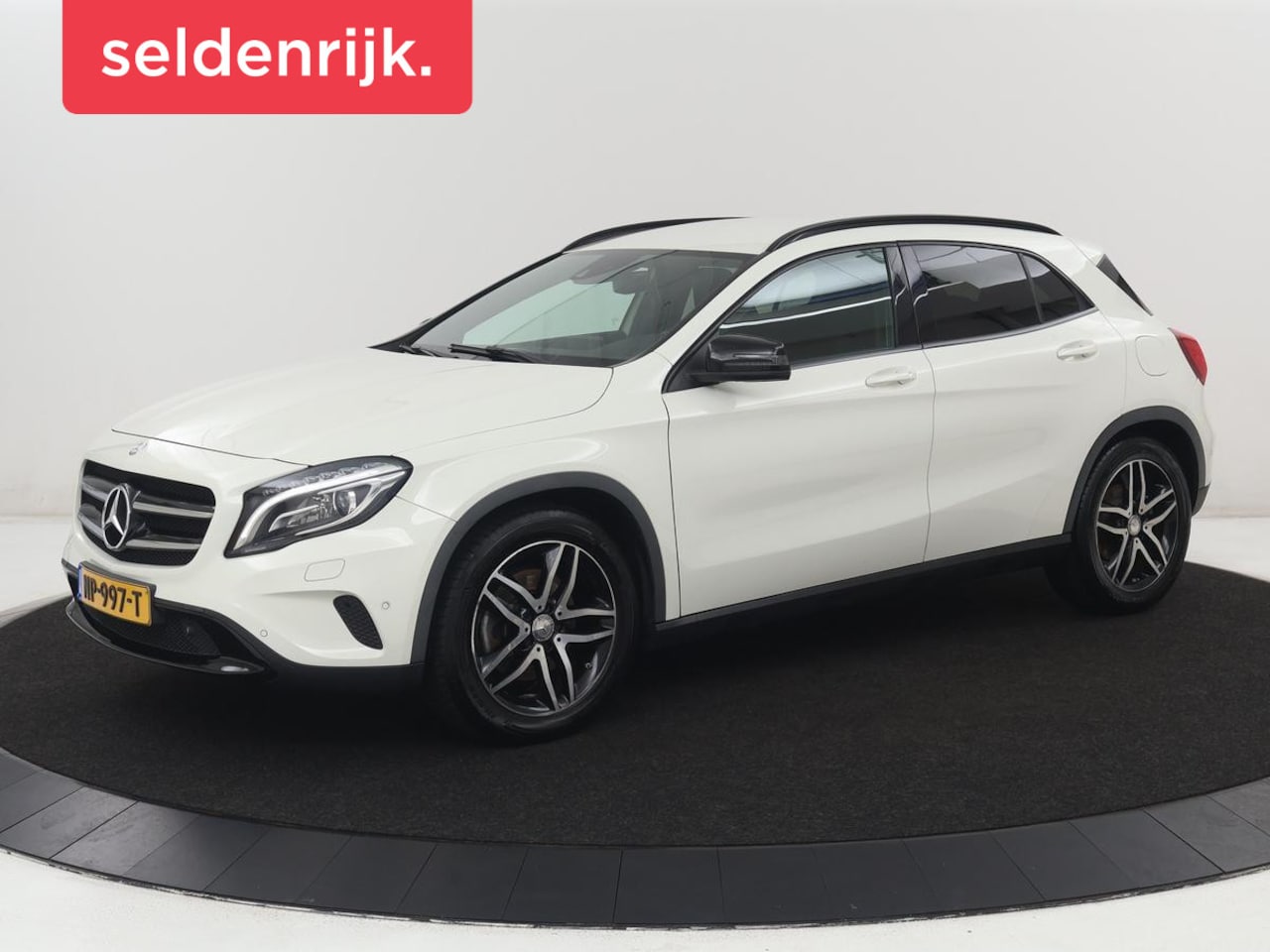 Mercedes-Benz GLA-Klasse - 250 Edition 1 | Trekhaak | Stoelverwarming | Navigatie | Cruise control | Bluetooth | Airc - AutoWereld.nl
