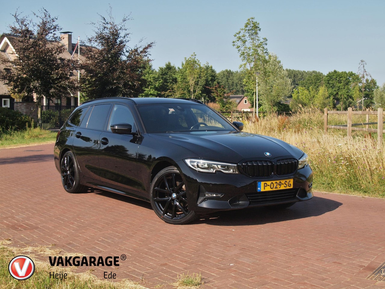 BMW 3-serie Touring - 318i Business Edition | Black Optic | Apple Carplay | Sfeerverlichting | Parkeersensoren | - AutoWereld.nl