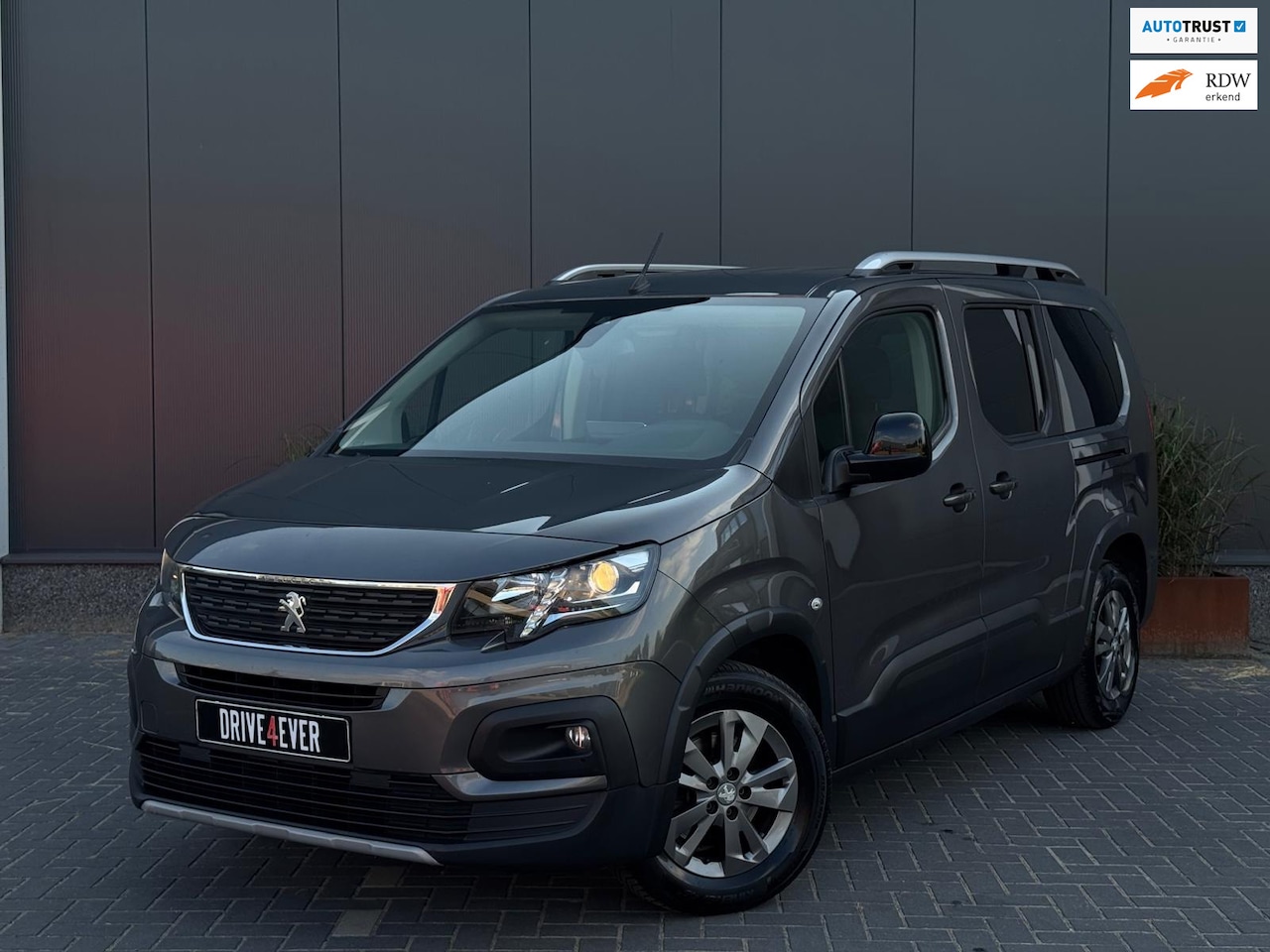 Peugeot Rifter - 1.2 130pk Allure AUTOMAAT|NAVI|CAMERA|LED|TREKHAAK|SPORTVELGEN - AutoWereld.nl