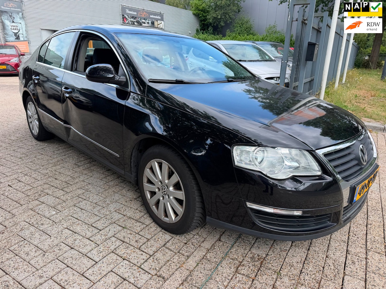Volkswagen Passat - 2.0 FSI Comfortline 274.000 km rijd perfect, navi, cruise, elec pakket, trekhaak, clima/ai - AutoWereld.nl