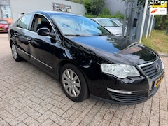 Volkswagen Passat - 2.0 FSI Comfortline 274.000 km rijd perfect, navi, cruise, elec pakket, trekhaak, clima/ai
