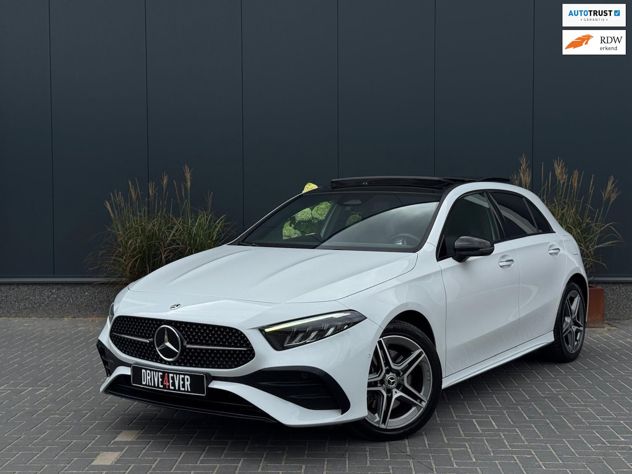 Mercedes-Benz A-klasse - 250 e AMG Line FULL PANO|WIDESCREEN|LEDER|SFEERVERLICHTING - AutoWereld.nl