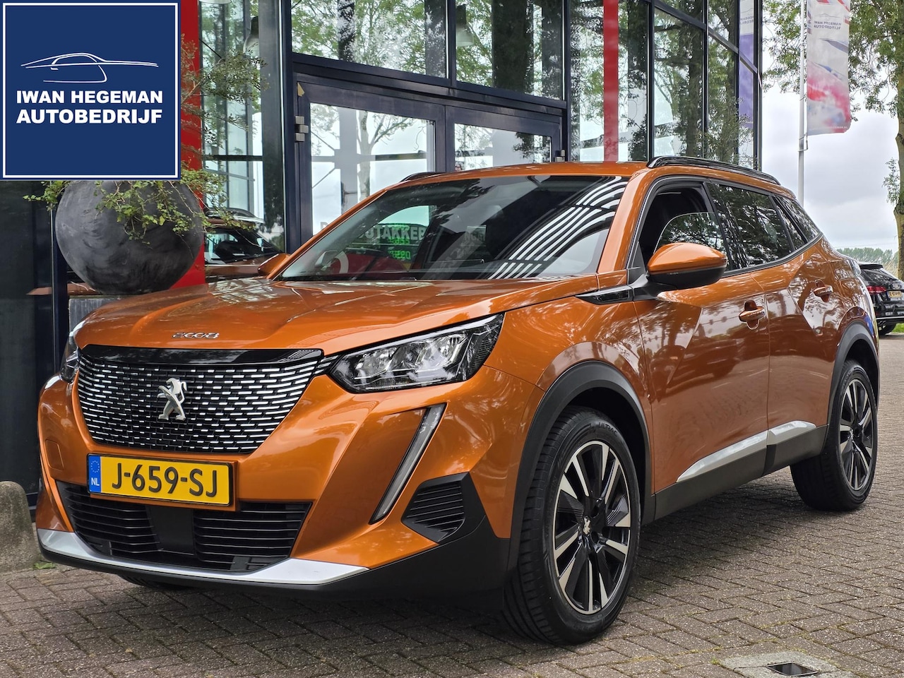 Peugeot 2008 - 1.2 PureTech 130PK Allure AUTOMAAT | Trekhaak | Navigatie | Climate Control | Cruise Contr - AutoWereld.nl