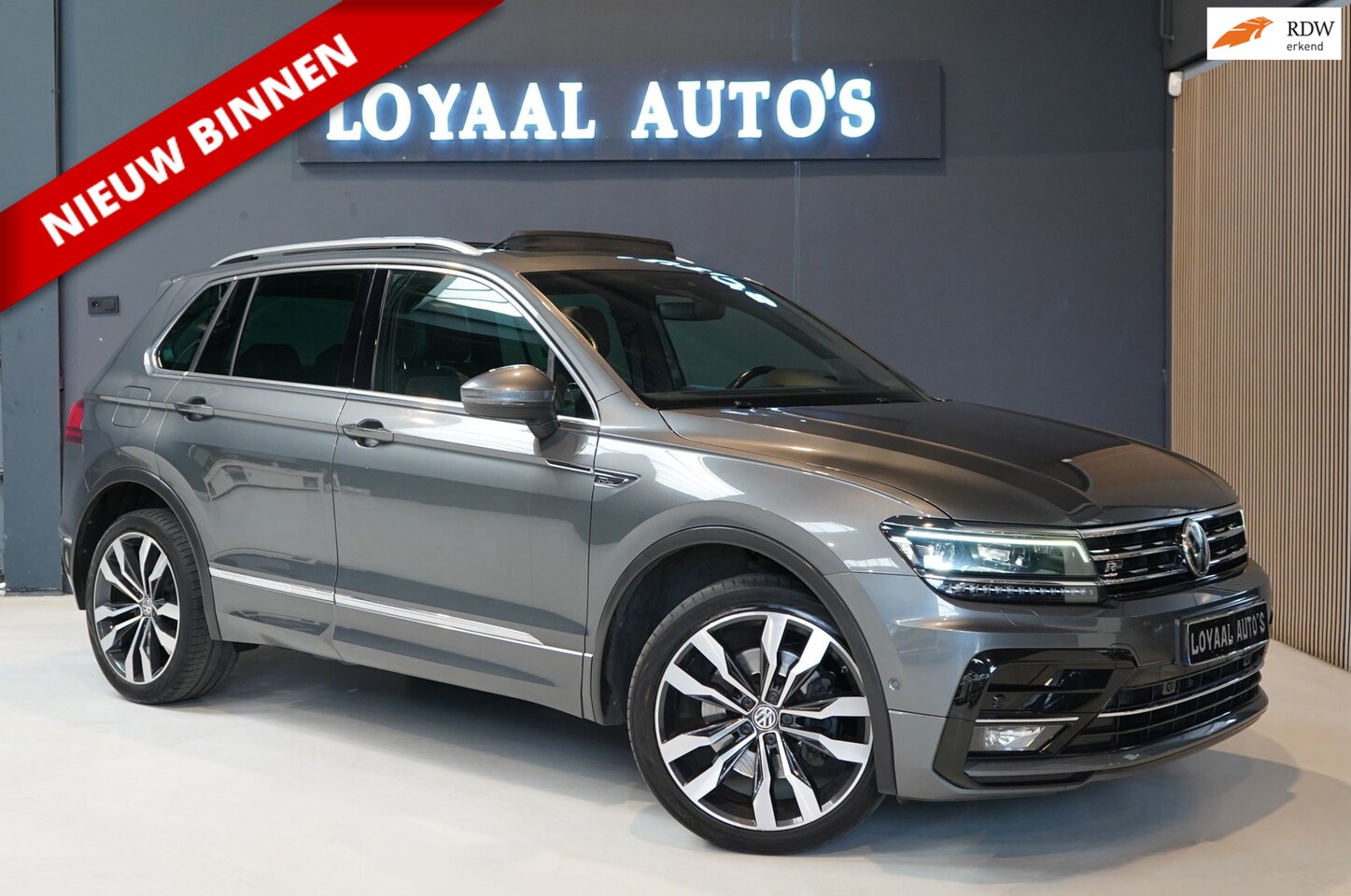 Volkswagen Tiguan - 2.0 TSI 4Motion Highline | R LINE | PANO | HUD | VIRTUAL COCKPIT | KEYLESS | STOELVE. | AC - AutoWereld.nl