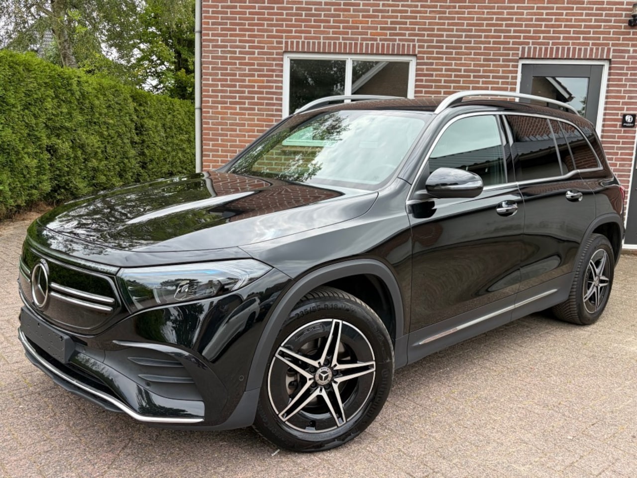 Mercedes-Benz EQB - 350 AMG 4matic SOH 98% 7 zits - AutoWereld.nl