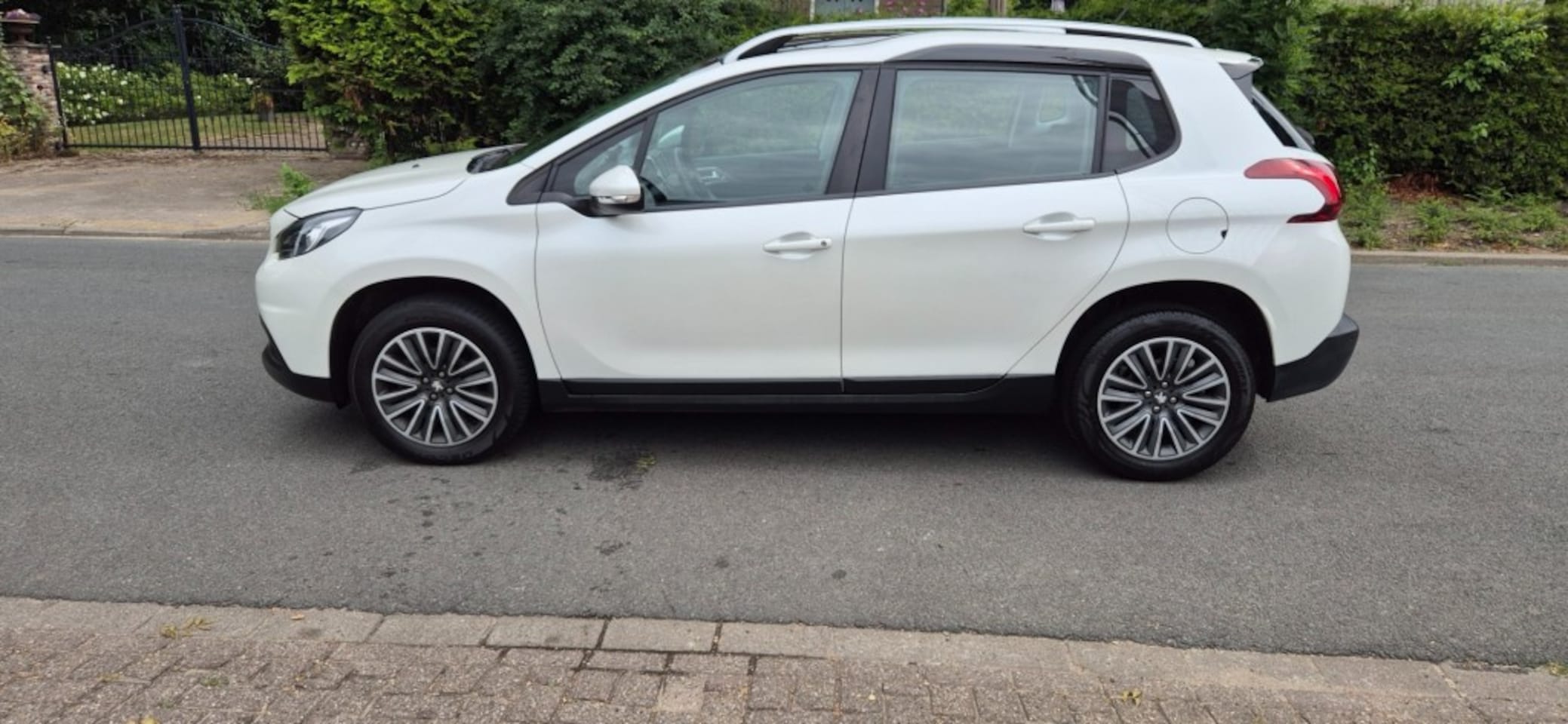 Peugeot 2008 - 1.2 Pure Tech Lion/apple Carplay/Android/airco/cruise/NAP - AutoWereld.nl