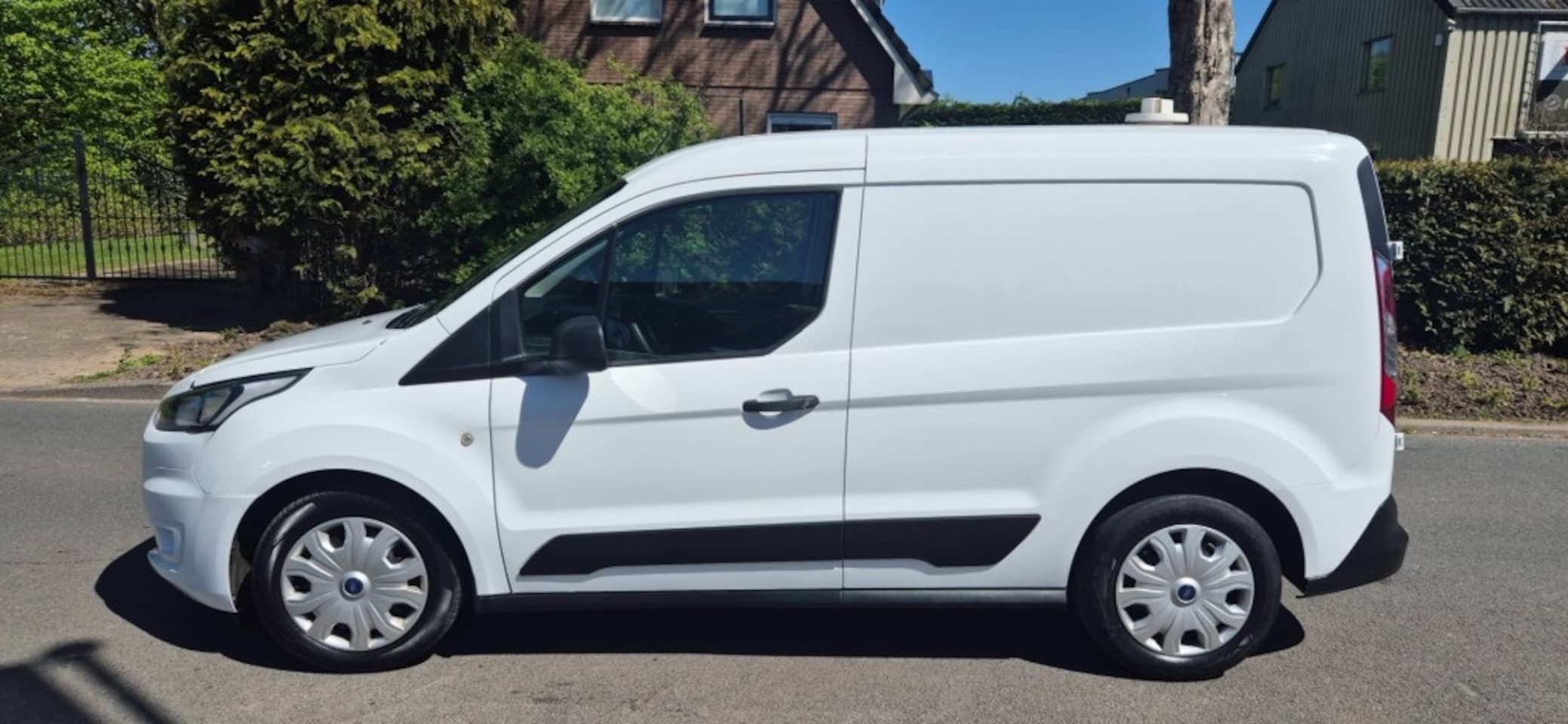 Ford Transit Connect - 1.5 Eco Bleu Trend*cruise control*airco* - AutoWereld.nl