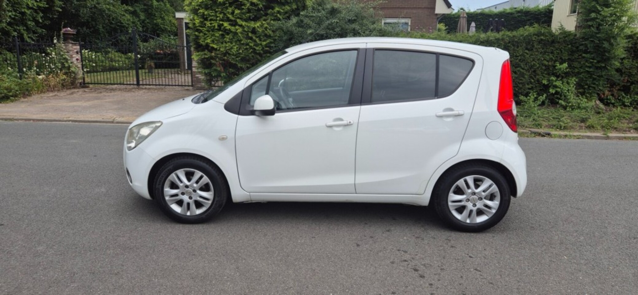 Opel Agila - 1.0Edition/achteruirij camera/airco/NAP/lichtmetaal - AutoWereld.nl