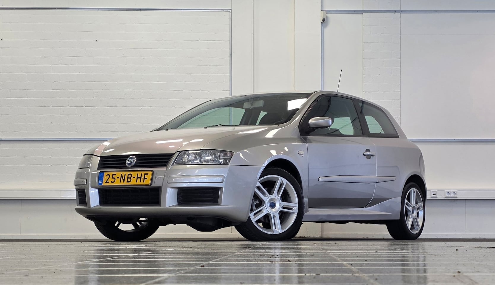 Fiat Stilo - 2.4i 20V Abarth 170pk 17" LM Nieuwe APK Garantie - AutoWereld.nl