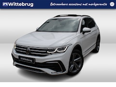 Volkswagen Tiguan - 1.4 TSI eHybrid 245pk R-Line DSG Automaat / Panorama dak / IQ-Led / Zwenkbare trekhaak / L