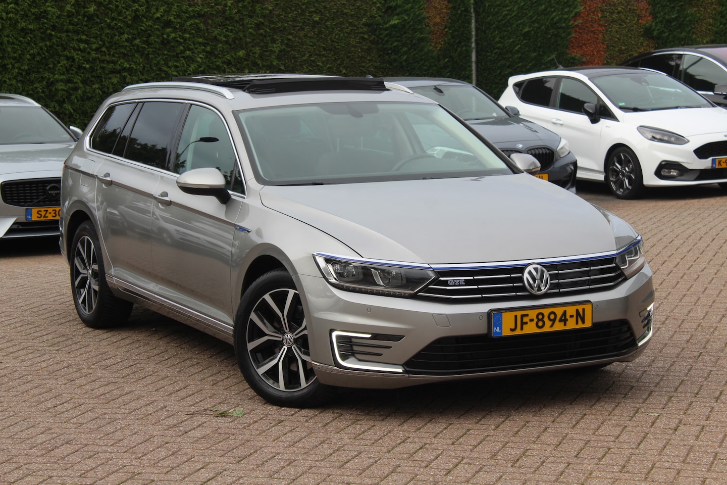 Volkswagen Passat Variant - 1.4 TSI GTE Highline / Panoramadak / Navigatie / Parkeerhulp V+A / Keyless / 18'' / Getint - AutoWereld.nl