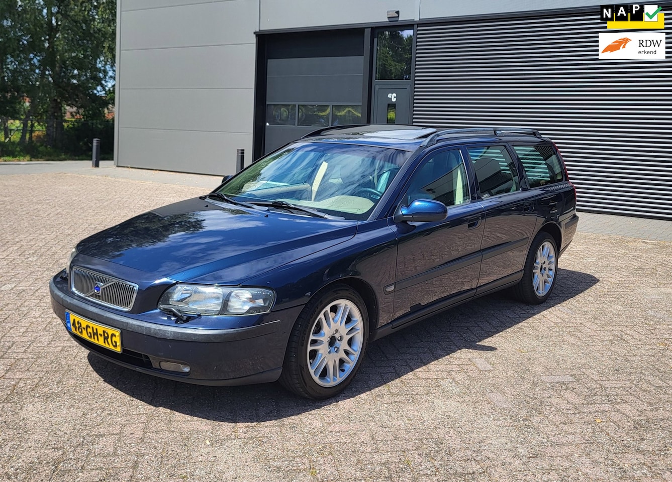 Volvo V70 - 2.3 T-5 Automaat,Schuifdak,Trekhaak,full option! - AutoWereld.nl