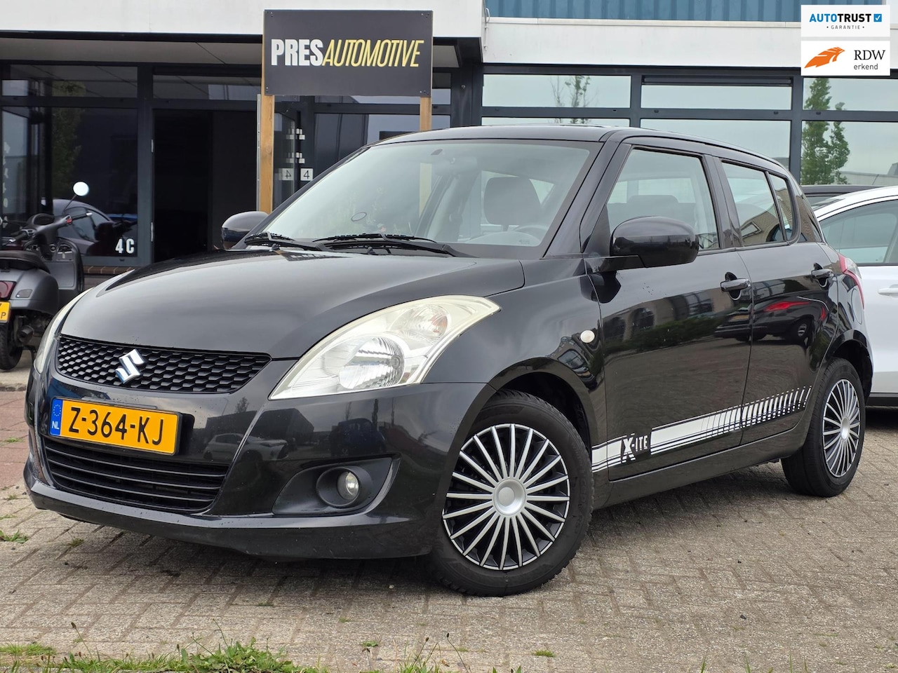 Suzuki Swift - 1.2 Comfort EASSS |PANO|CLIMA|CRUISE|KEYLESS - AutoWereld.nl