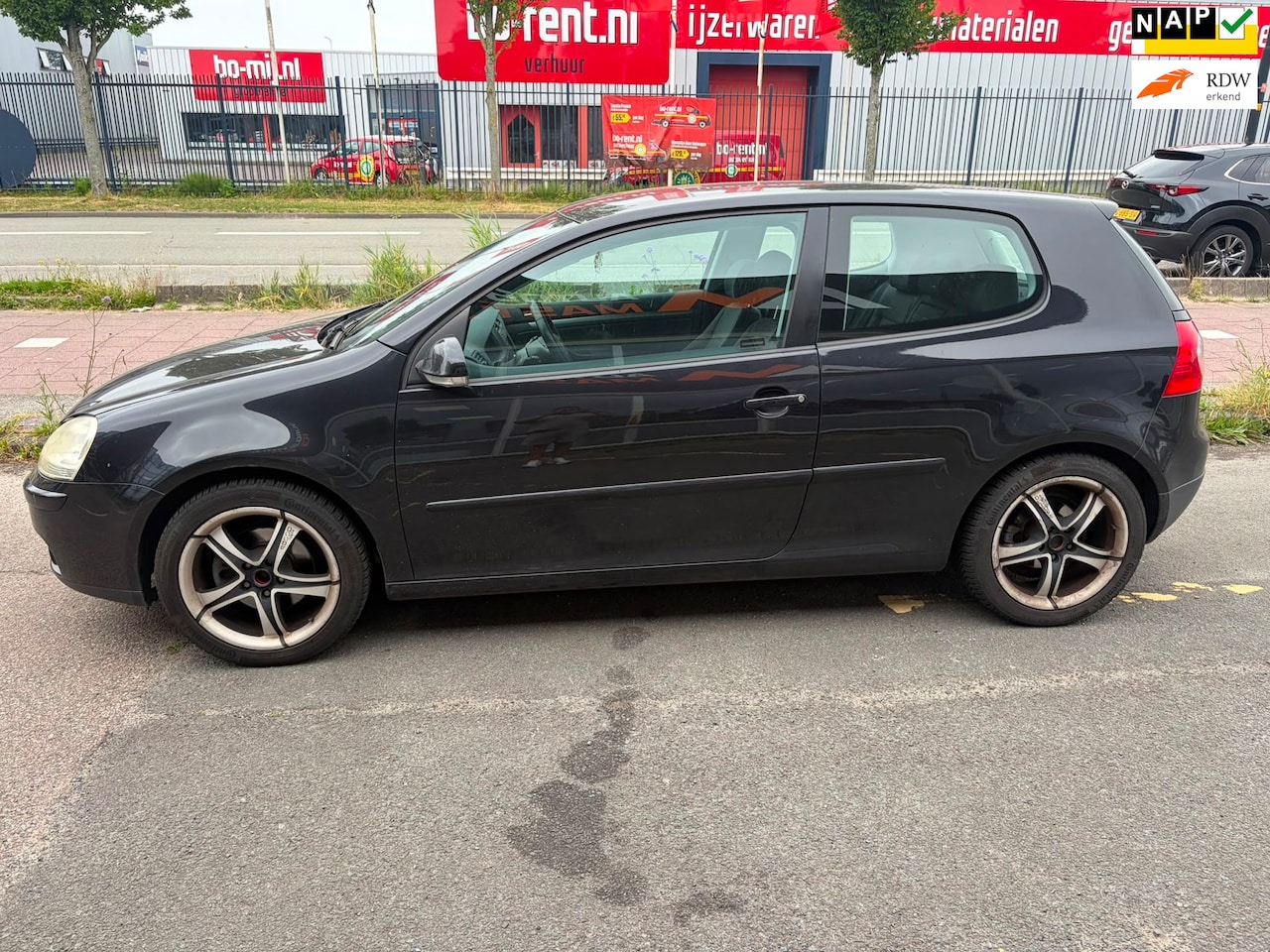 Volkswagen Golf - 2.0 FSI Sportline Navigatie Climate Cruise LM-Velgen NAP APK - AutoWereld.nl