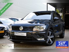 Volkswagen Tiguan - 2.0 TDI Aut Connected Series|Pano|Navi|Nap
