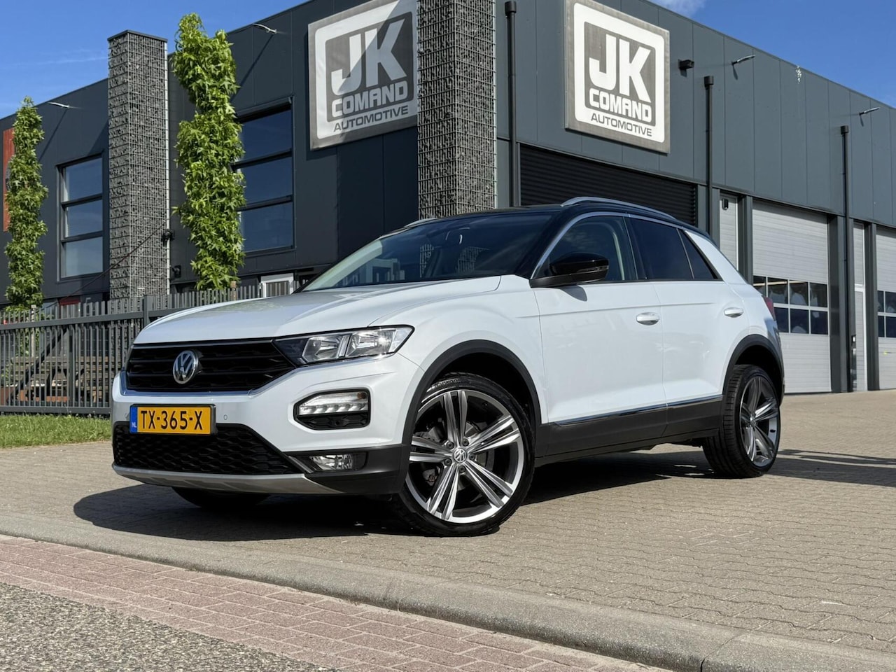 Volkswagen T-Roc - 1.0 TSI | CarPlay | Camera | 19" R-Line | Stoelverwarming - AutoWereld.nl