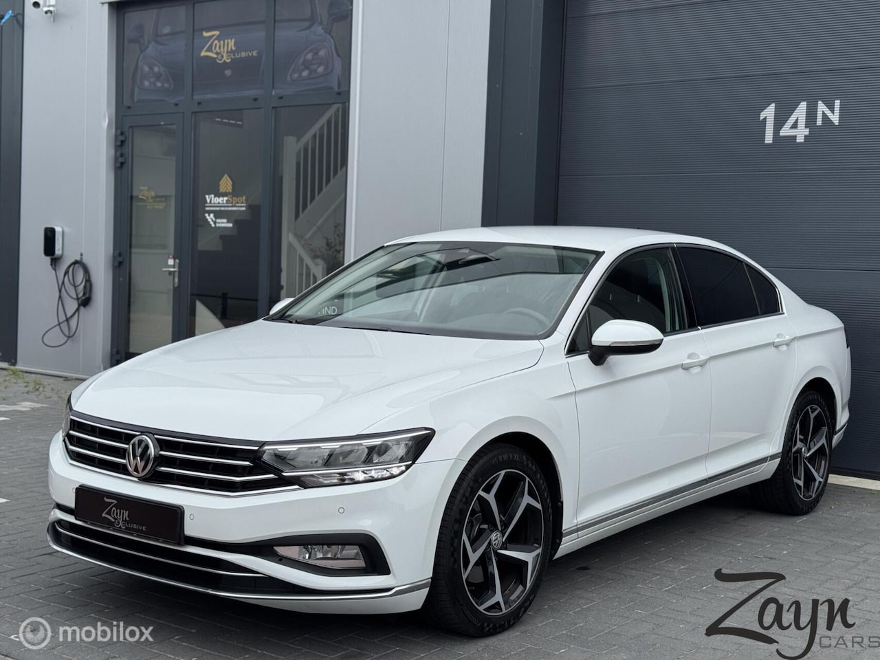 Volkswagen Passat - 1.5 TSI Elegance Business R | DSG | Ergo | - AutoWereld.nl