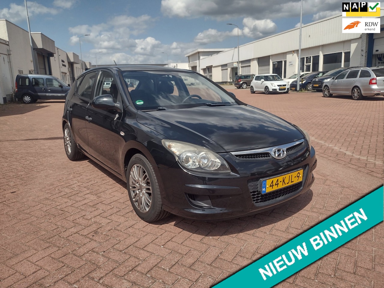 Hyundai i30 - MOOIE AUTO BEL 0619590613 APK 01-05-2027 5 DRS 1.4i Blue Active Cool - AutoWereld.nl