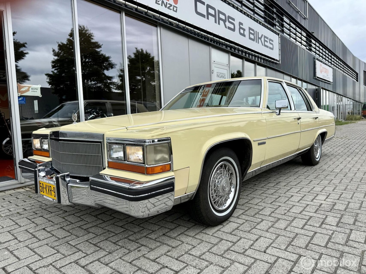 Cadillac Fleetwood Brougham - 4.1 V8 aut 1982 STRAKKE STAAT - AutoWereld.nl