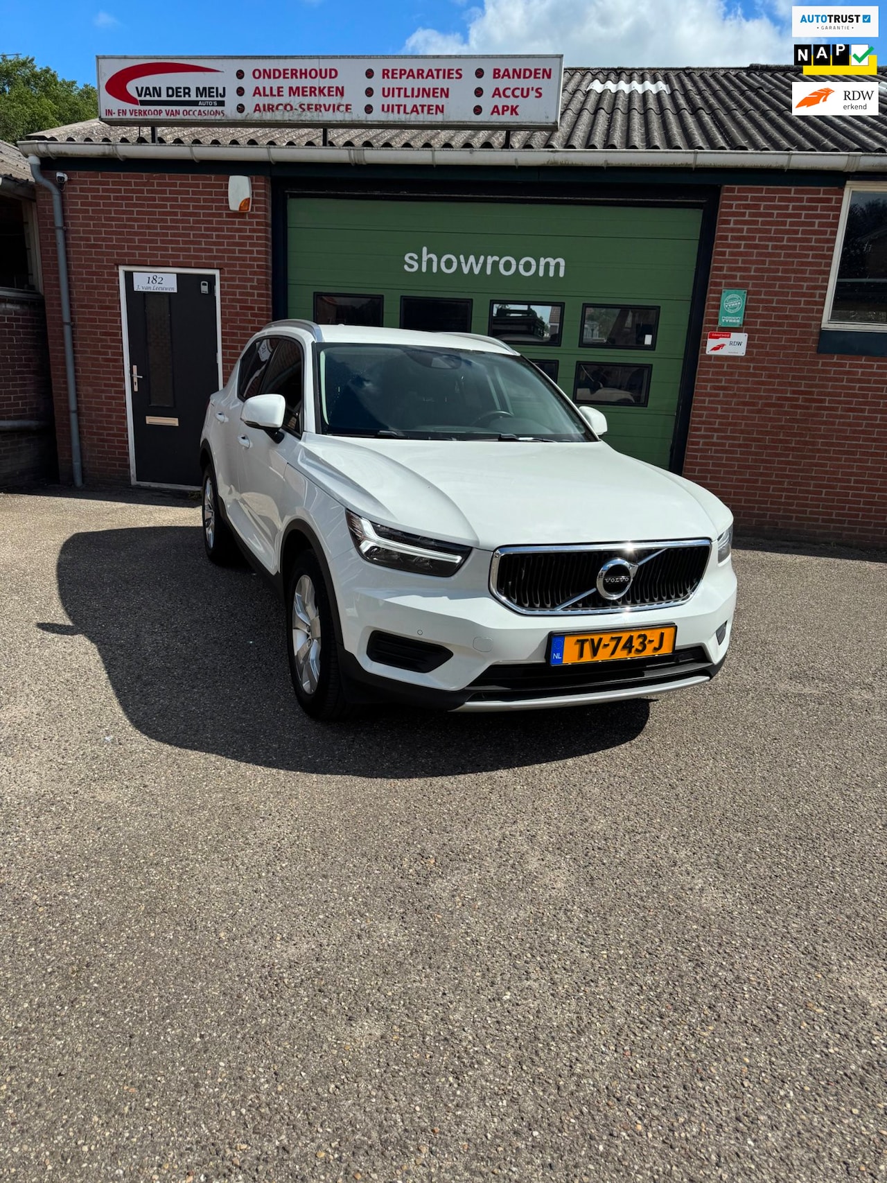 Volvo XC40 - 2.0 T4 Momentum 2.0 T4 Momentum - AutoWereld.nl