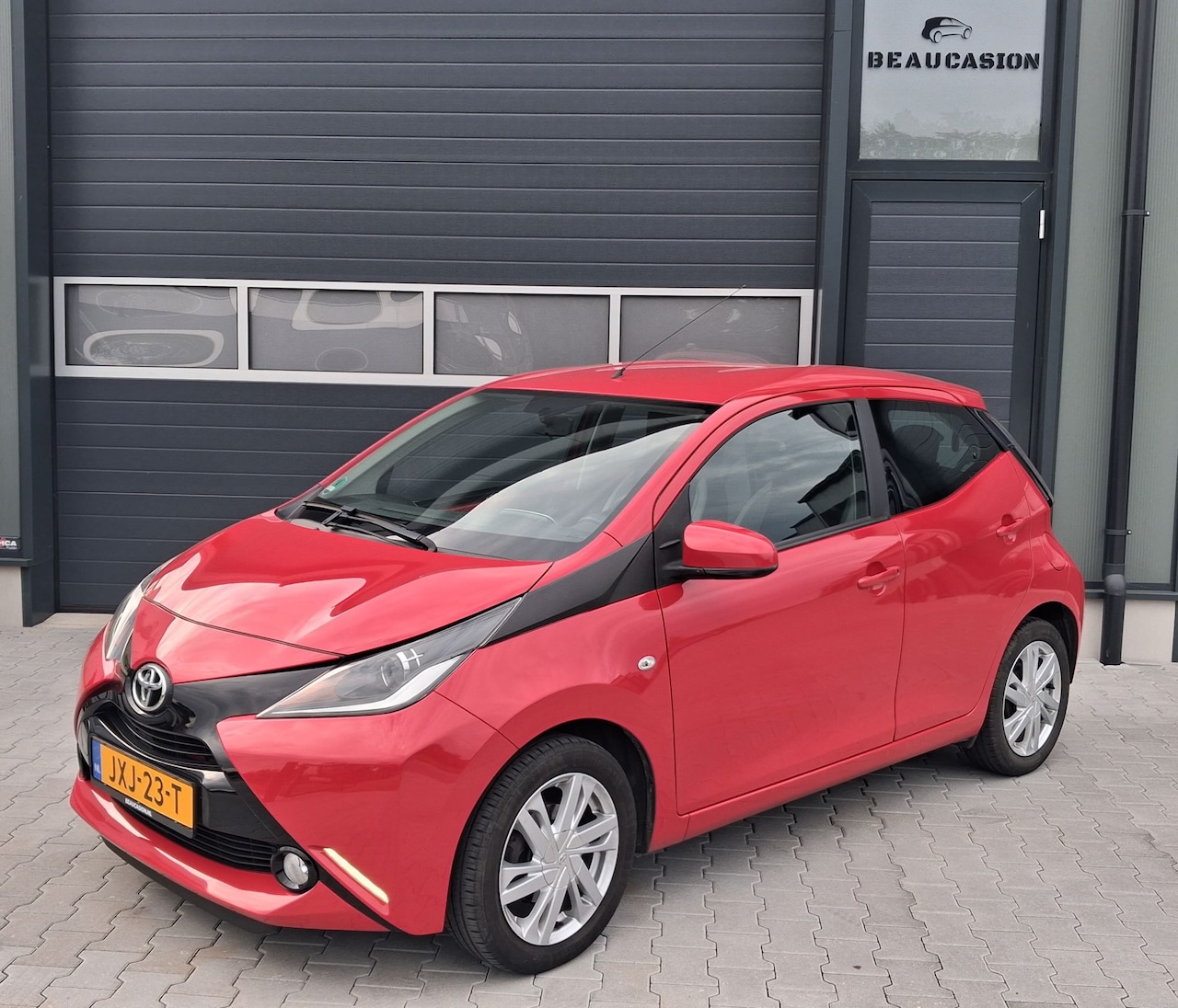 Toyota Aygo - 1.0 VVT-i x-play Touch *achteruitrijcamera *airco *nieuwe apk tot 30-06-2027 - AutoWereld.nl