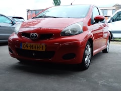 Toyota Aygo - 1.0-12V Aspiration Red Airco,leer,lederen stuurwiel,cv,