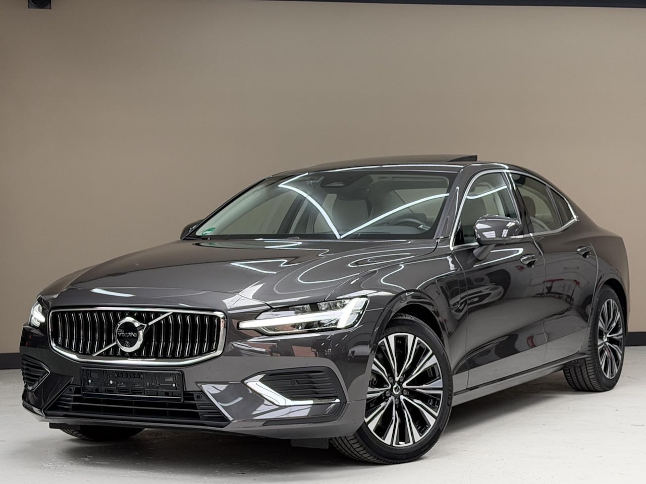 Volvo S60 - 2.0 Recharge T8 AWD Ultimate Dark 455 PK 1e eig., schadevrij, dealeronderhouden - AutoWereld.nl