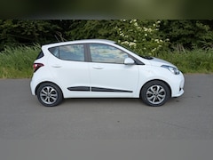 Hyundai i10 - 1.0i Comfort Automaat, Navigatie, Hill hold functie, sensoren achter.