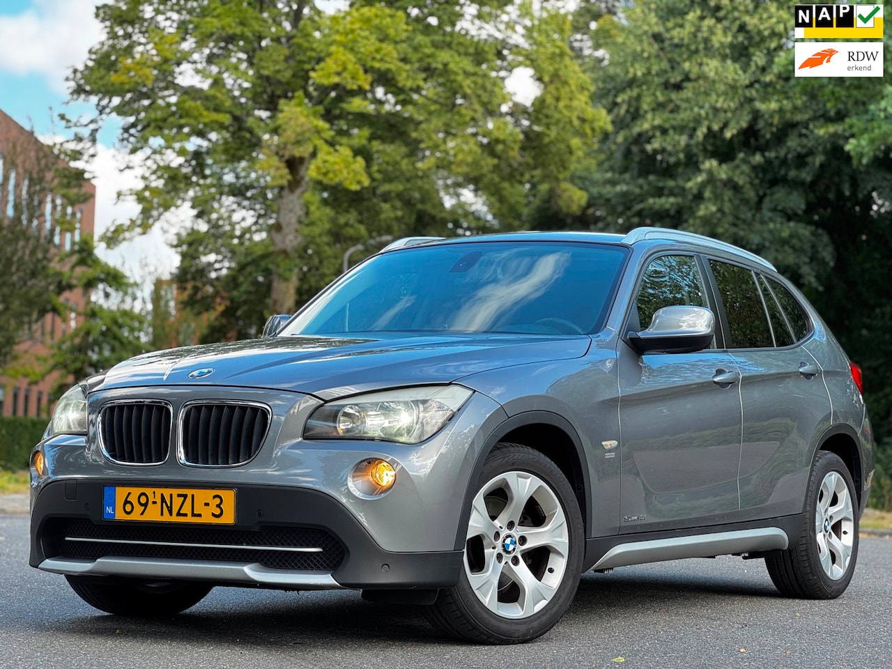 BMW X1 - SDrive18i|AUT|TREKHAAK|PSENSOREN|AIRCO|CRUISE|VAKANTIE KLAAR - AutoWereld.nl