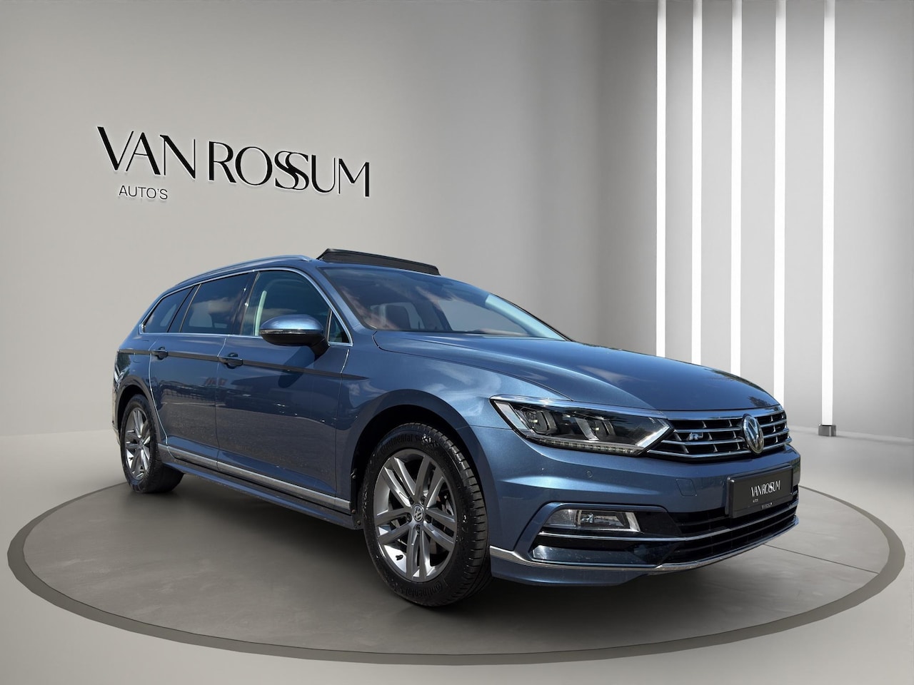 Volkswagen Passat Variant - 1.4 TSI ACT Connected Series Plus | R-Line | Massage | Pano | Stoelverw | Trekhaak | Parks - AutoWereld.nl